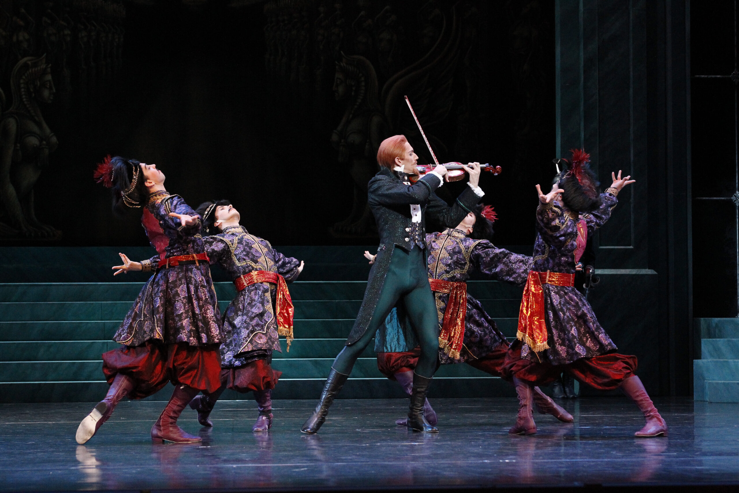 Brett-Simon-and-artists-of-The-Australian-Ballet-in-Swan-Lake-photo-Jeff-Busby_3279